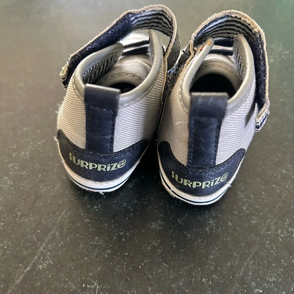 Cool crib shoes in metallic gray with navy accents. Tie with Velcro Strap size 5